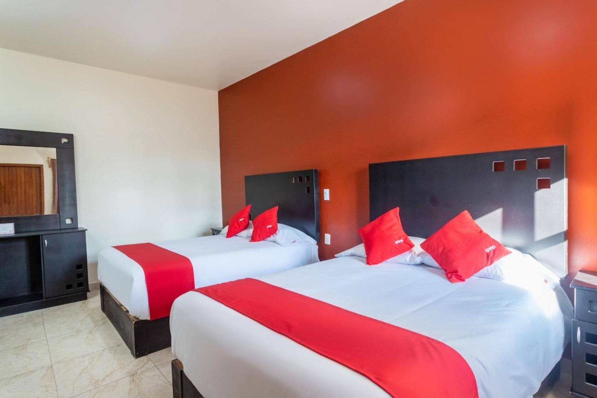 Oyo Hotel Emperadores Inn, أتليكسكو المظهر الخارجي الصورة