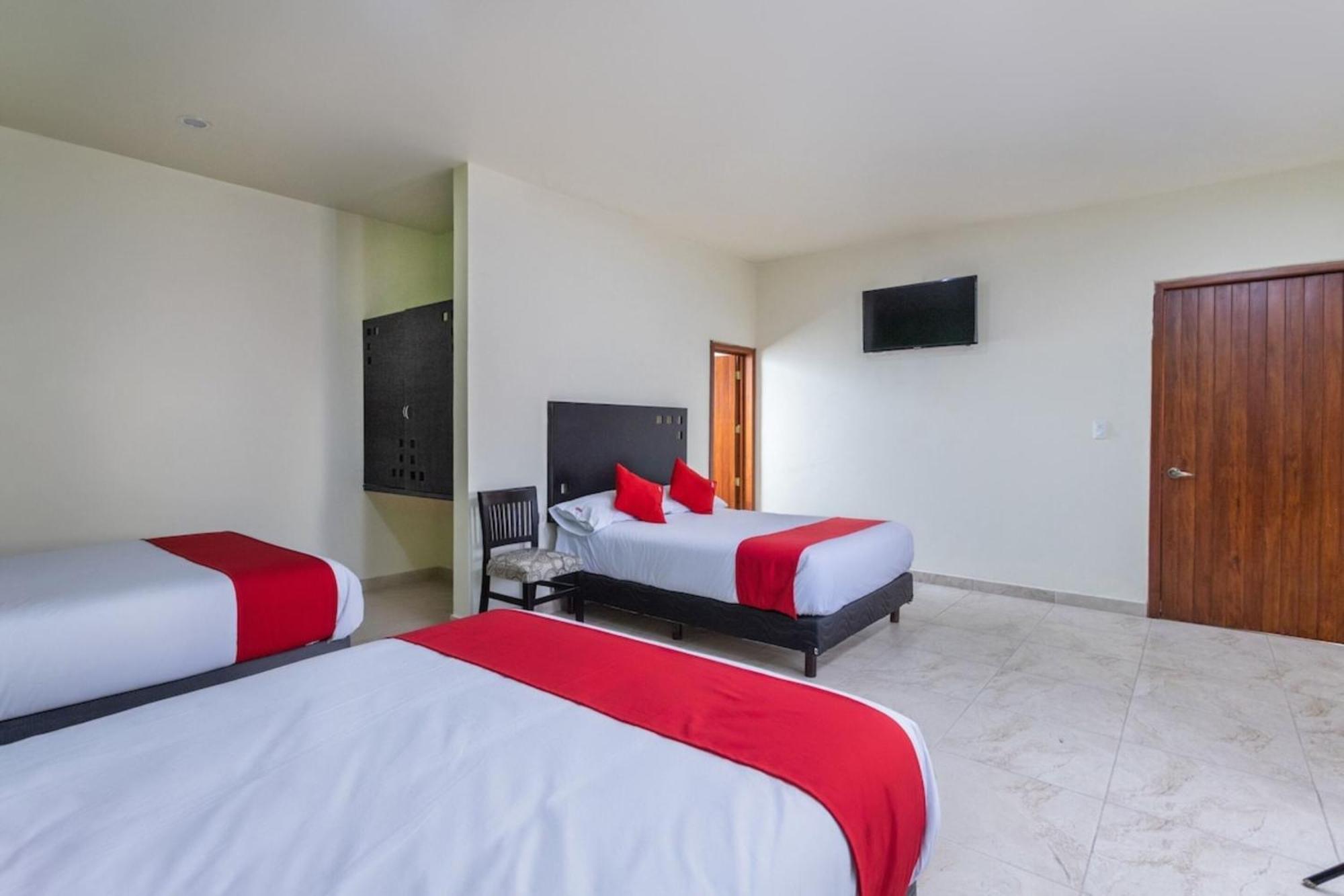 Oyo Hotel Emperadores Inn, أتليكسكو المظهر الخارجي الصورة