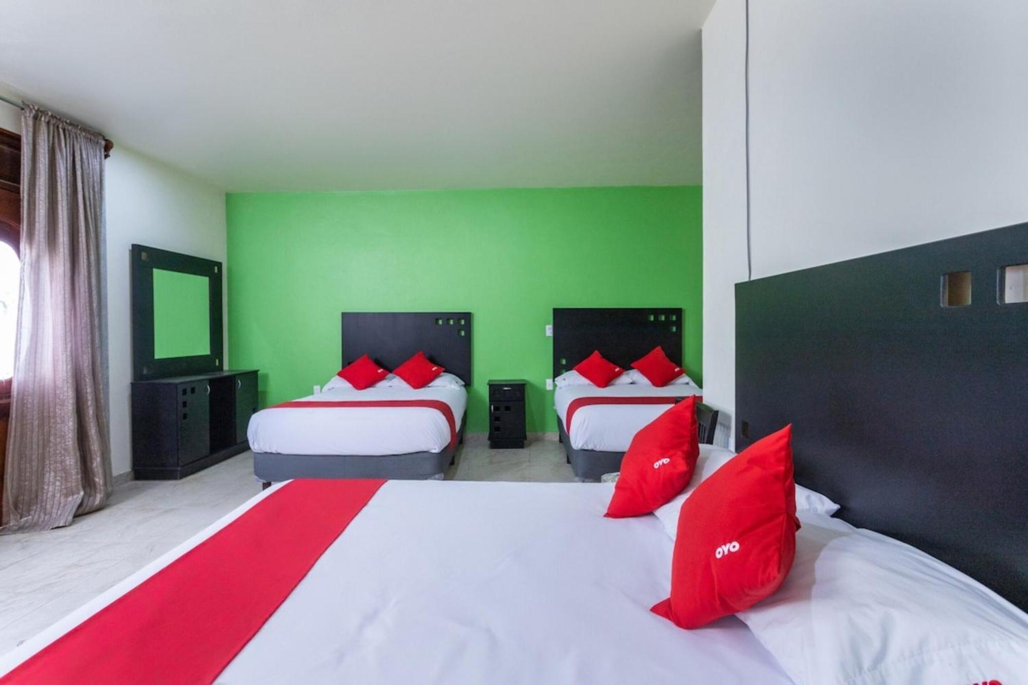 Oyo Hotel Emperadores Inn, أتليكسكو المظهر الخارجي الصورة