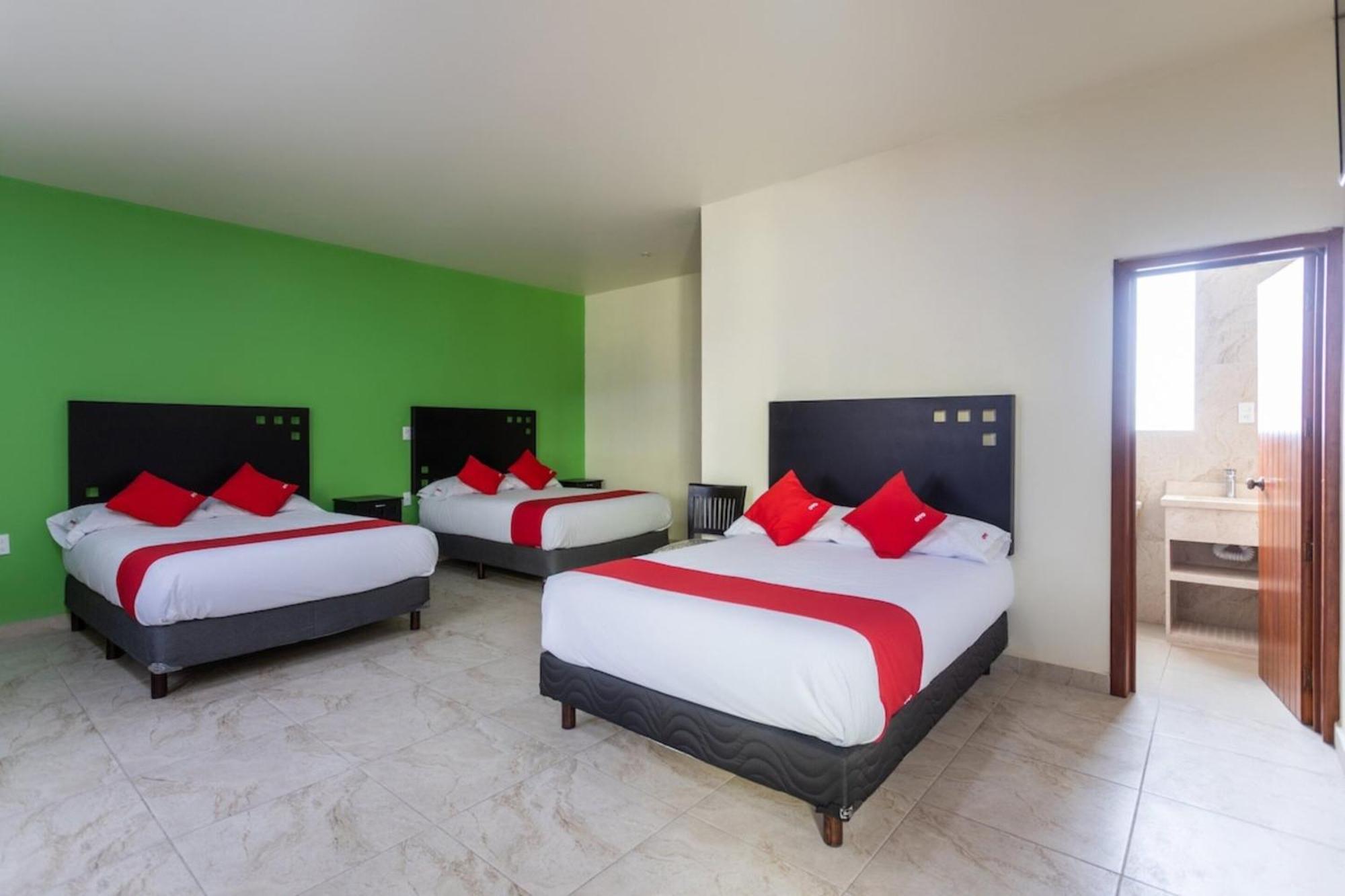 Oyo Hotel Emperadores Inn, أتليكسكو المظهر الخارجي الصورة