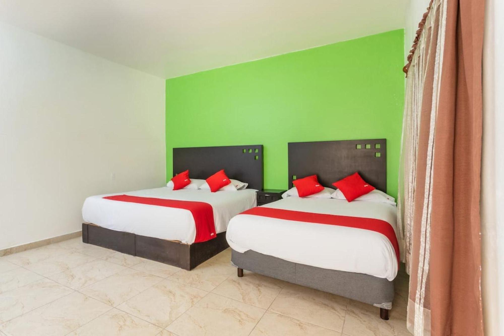 Oyo Hotel Emperadores Inn, أتليكسكو المظهر الخارجي الصورة